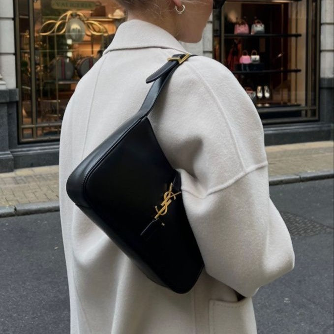 Le 5 à 7 Leather Bag in Black
