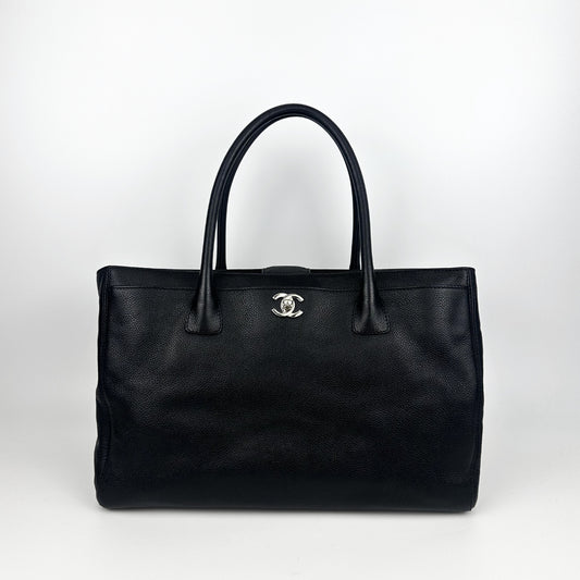 Executive Cerf Tote in Black Caviar Leather