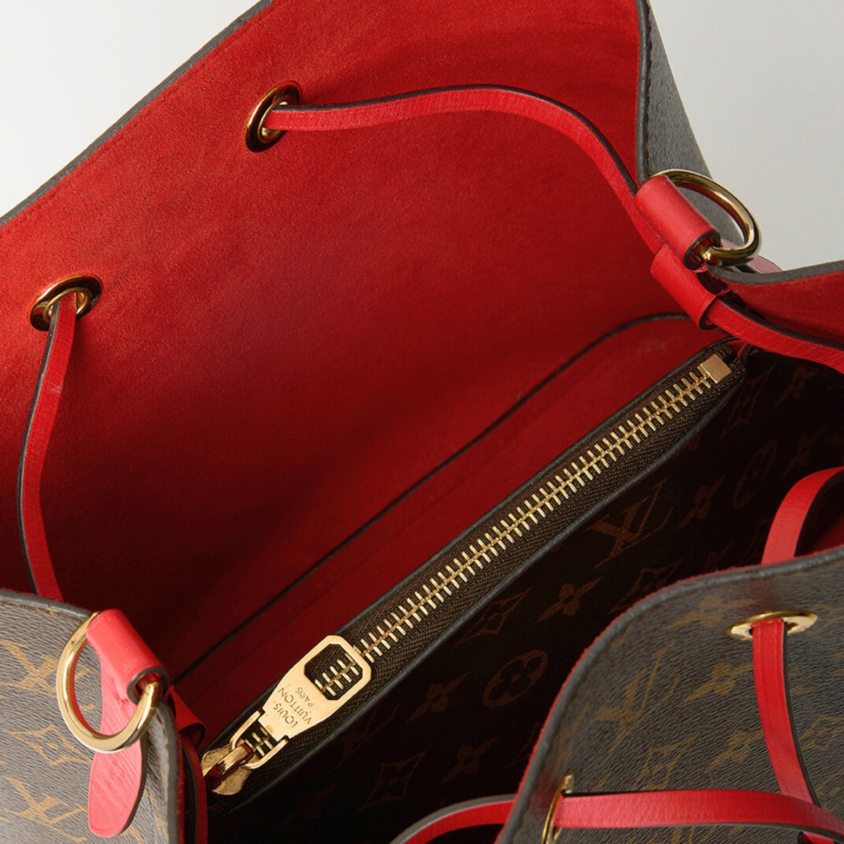NéoNoé MM Bucket Bag in Monogram Canvas and Red