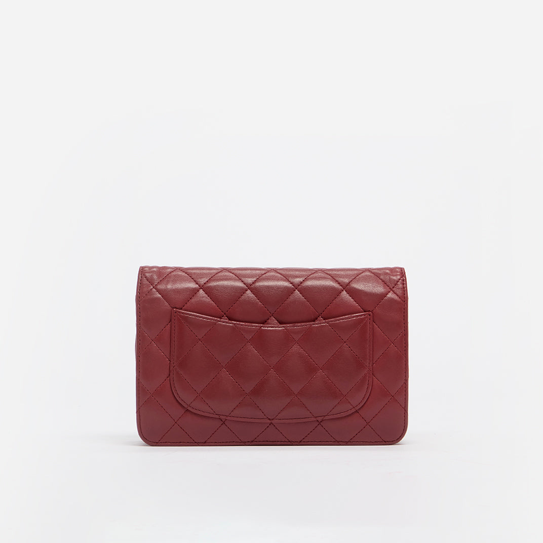 Classic Wallet on Chain in Dark Red Leather