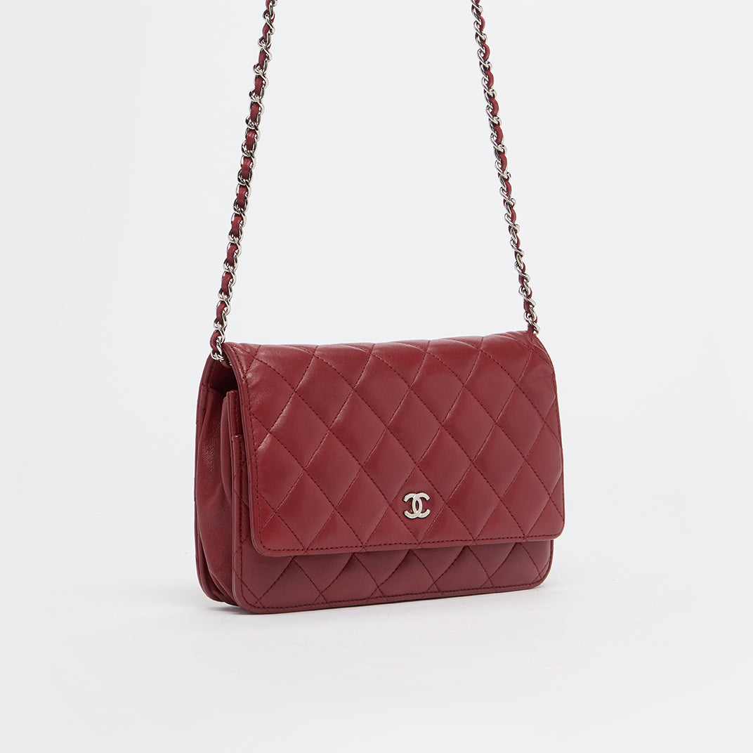 Classic Wallet on Chain in Dark Red Leather