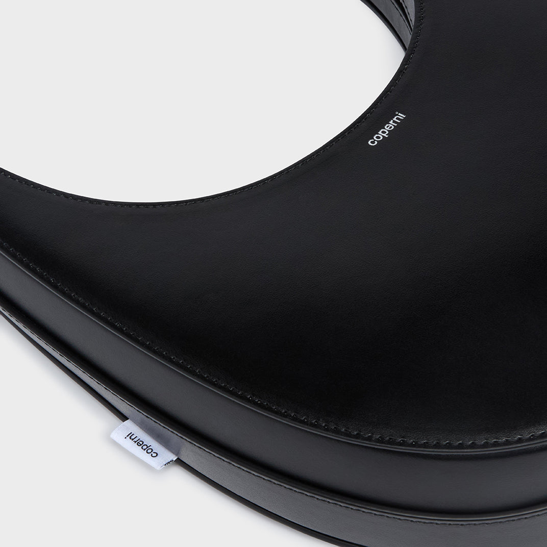 Swipe Shoulder Bag in Black