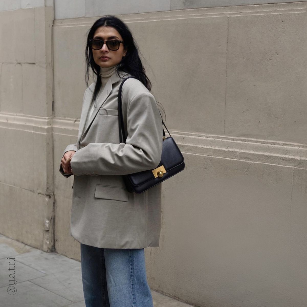 The Classic Small Leather Shoulder Bag in Black
