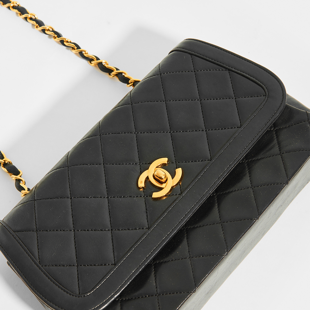 Chanel Pre-owned 1994-1996 Diamond Quilted Crossbody Bag - Black