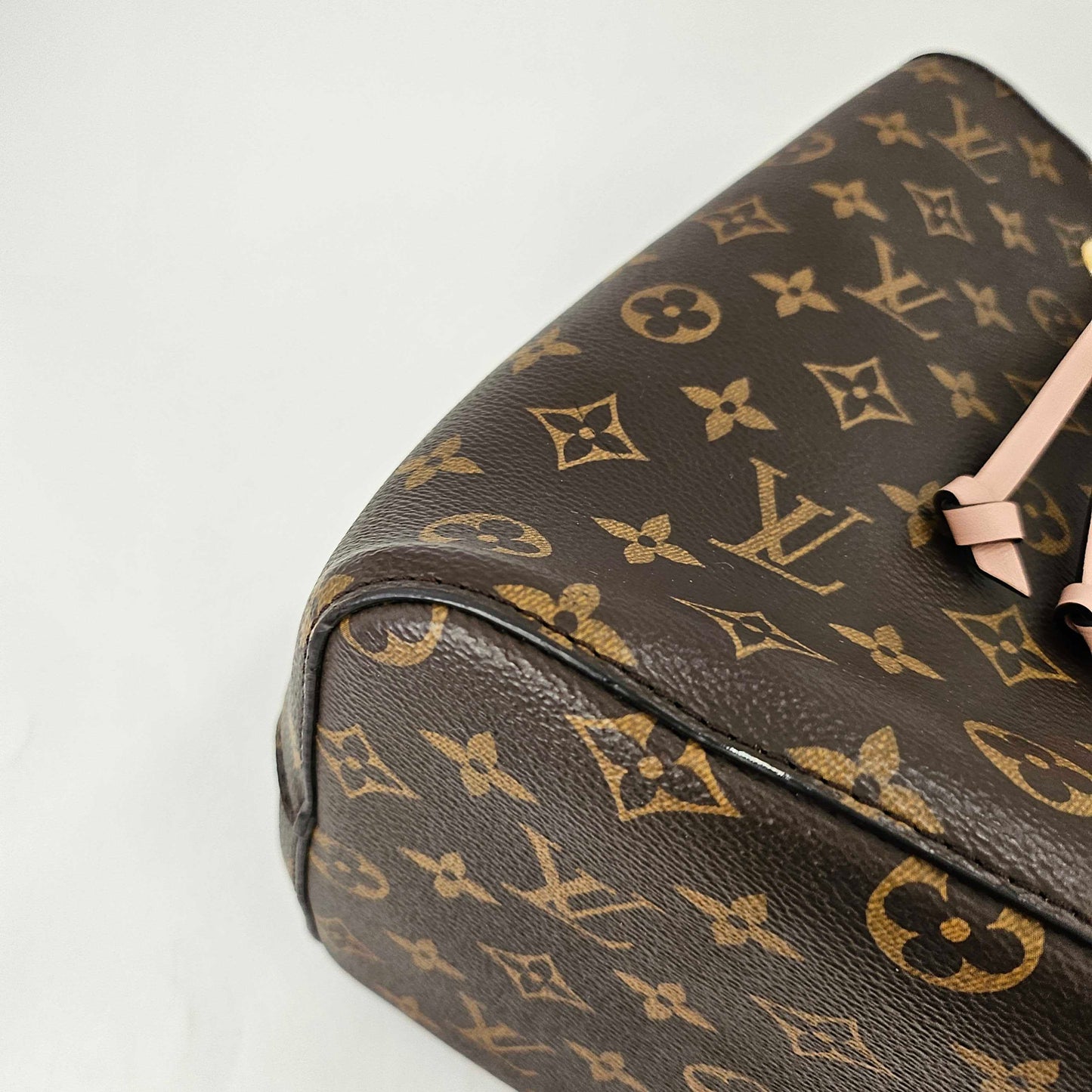 NéoNoé MM Bucket Bag in Monogram Canvas and Pink [ReSale]