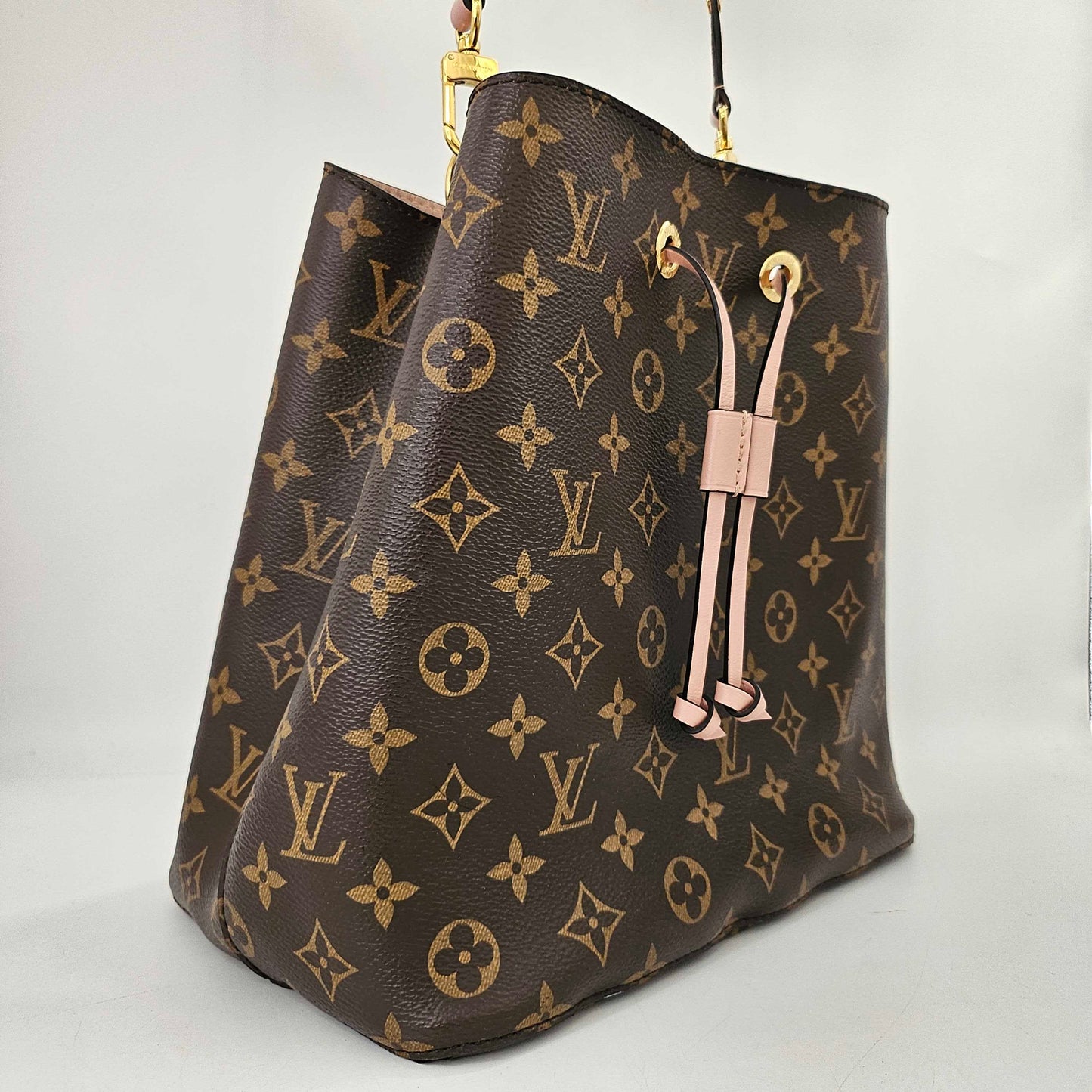 NéoNoé MM Bucket Bag in Monogram Canvas and Pink [ReSale]