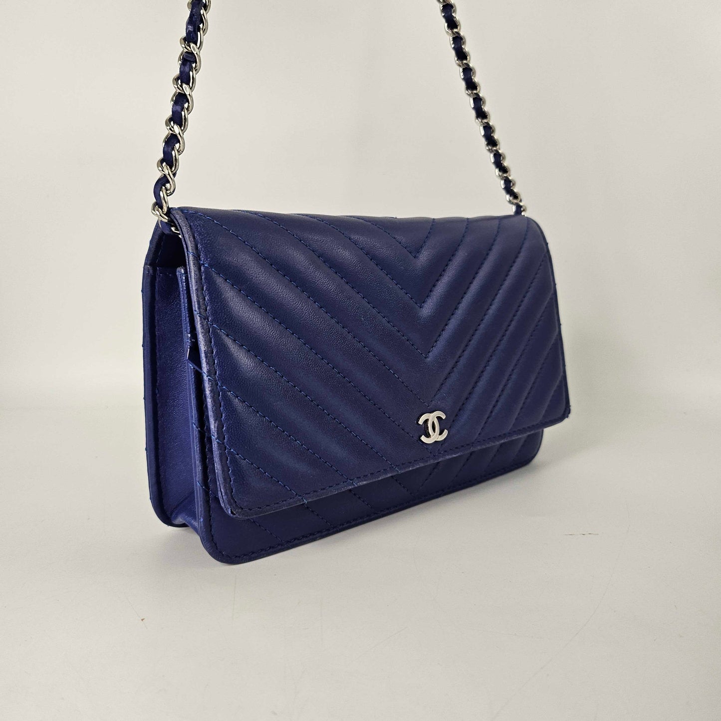 Chevron Wallet on Chain in Cobalt Blue Lambskin Leather 2017 - 2018 [ReSale]