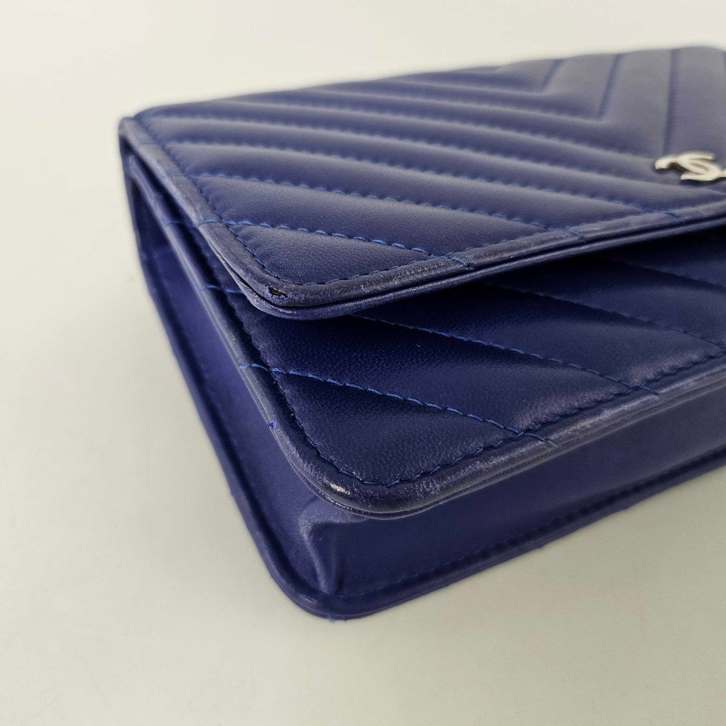 Chevron Wallet on Chain in Cobalt Blue Lambskin Leather 2017 - 2018 [ReSale]