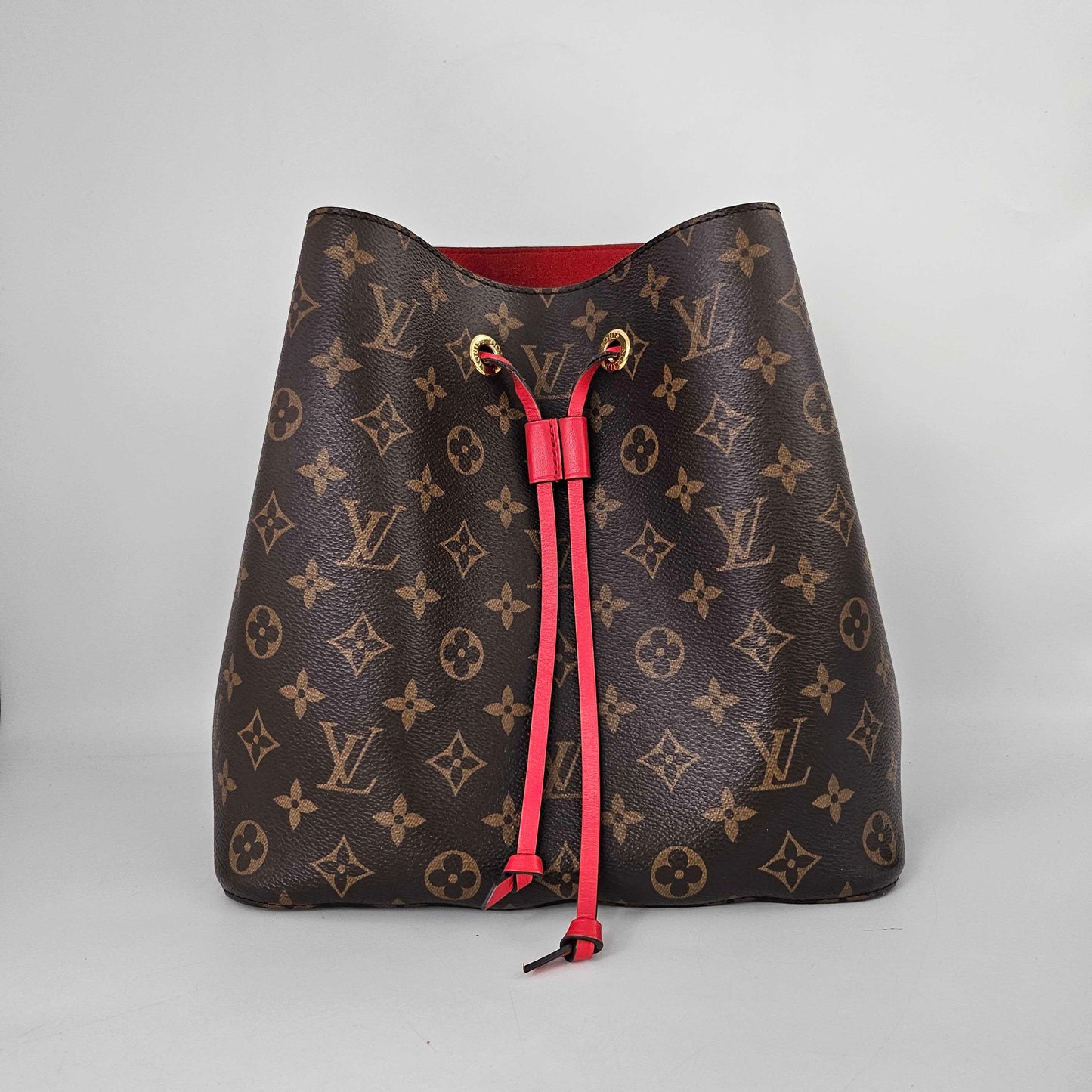 NéoNoé MM Bucket Bag in Monogram Canvas and Red [ReSale]