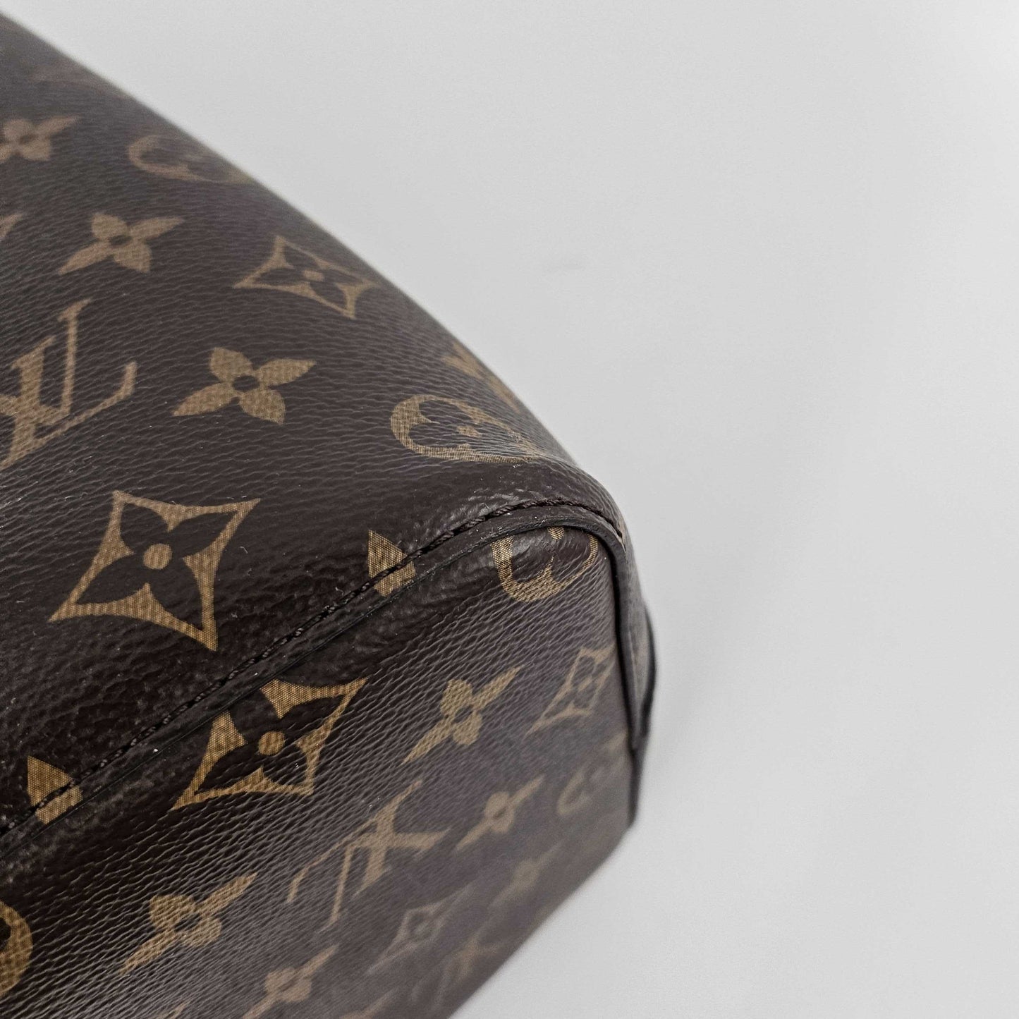 NéoNoé MM Bucket Bag in Monogram Canvas and Red [ReSale]