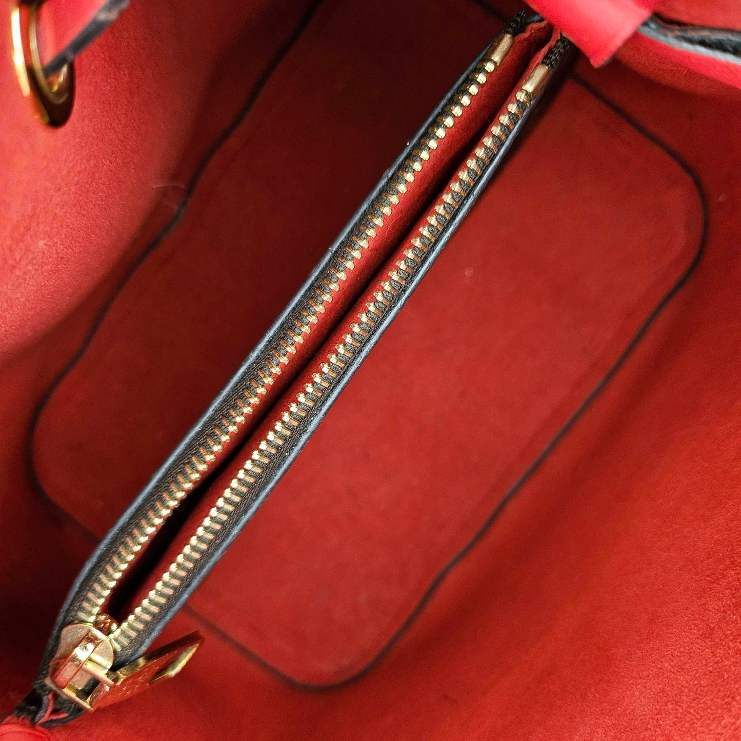 NéoNoé MM Bucket Bag in Monogram Canvas and Red [ReSale]