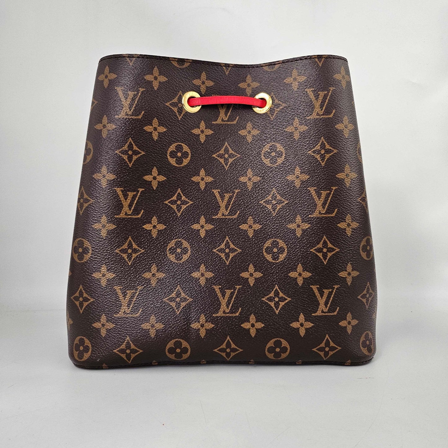 NéoNoé MM Bucket Bag in Monogram Canvas and Red [ReSale]