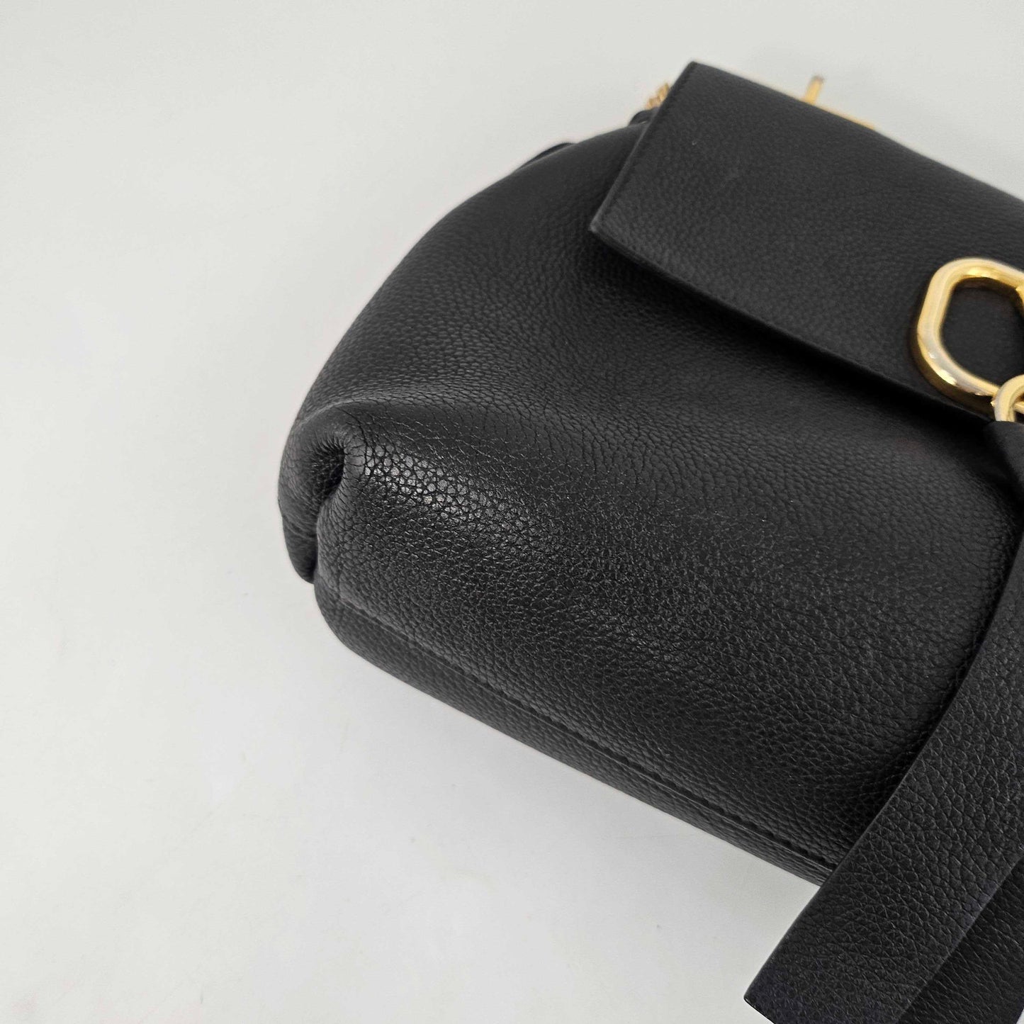 Garavani VRING Small Shoulder Bag in Black Leather [ReSale]