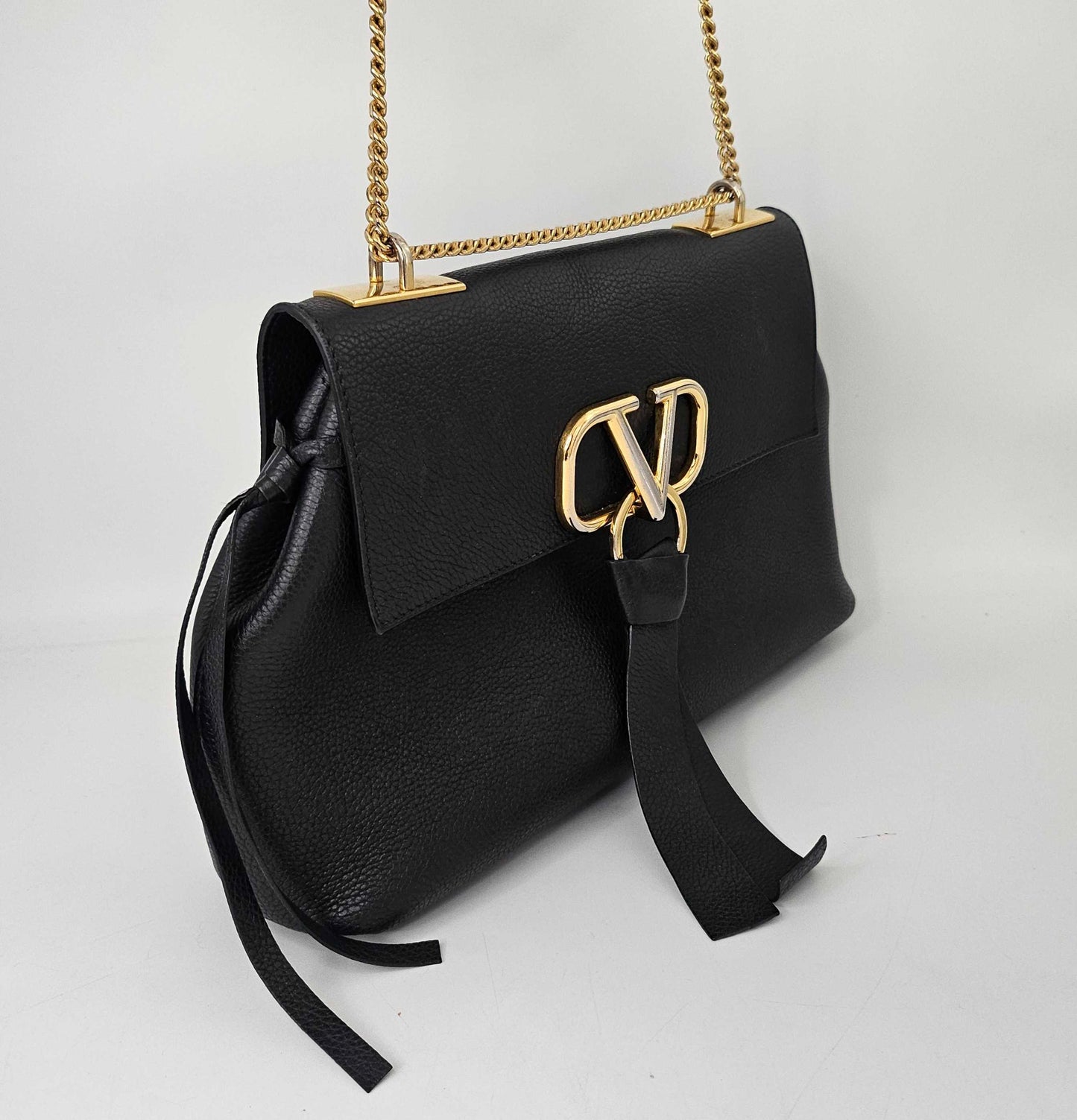 Garavani VRING Small Shoulder Bag in Black Leather [ReSale]