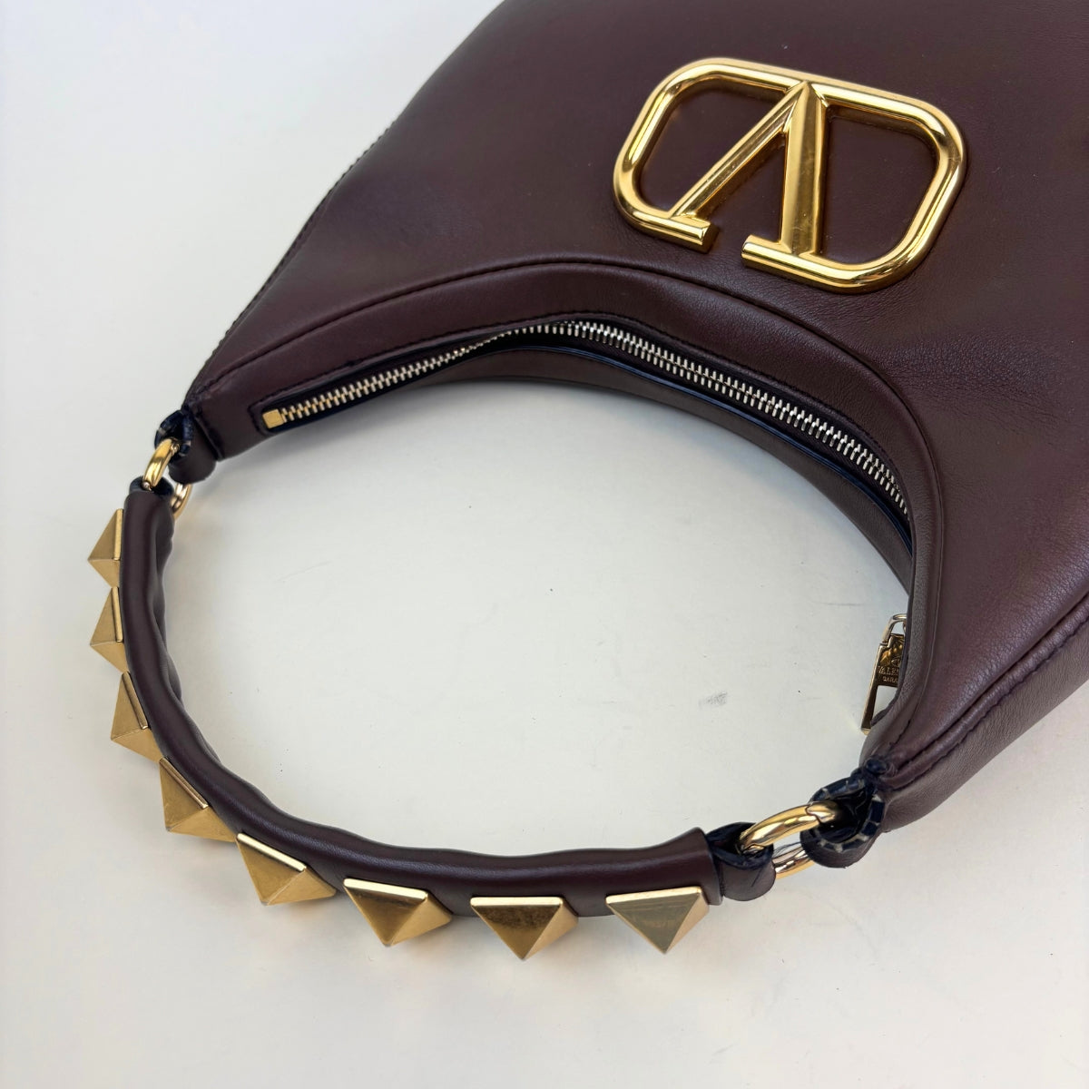 Garavani Roman Stud Sign Leather Shoulder Bag in Brown [ReSale]