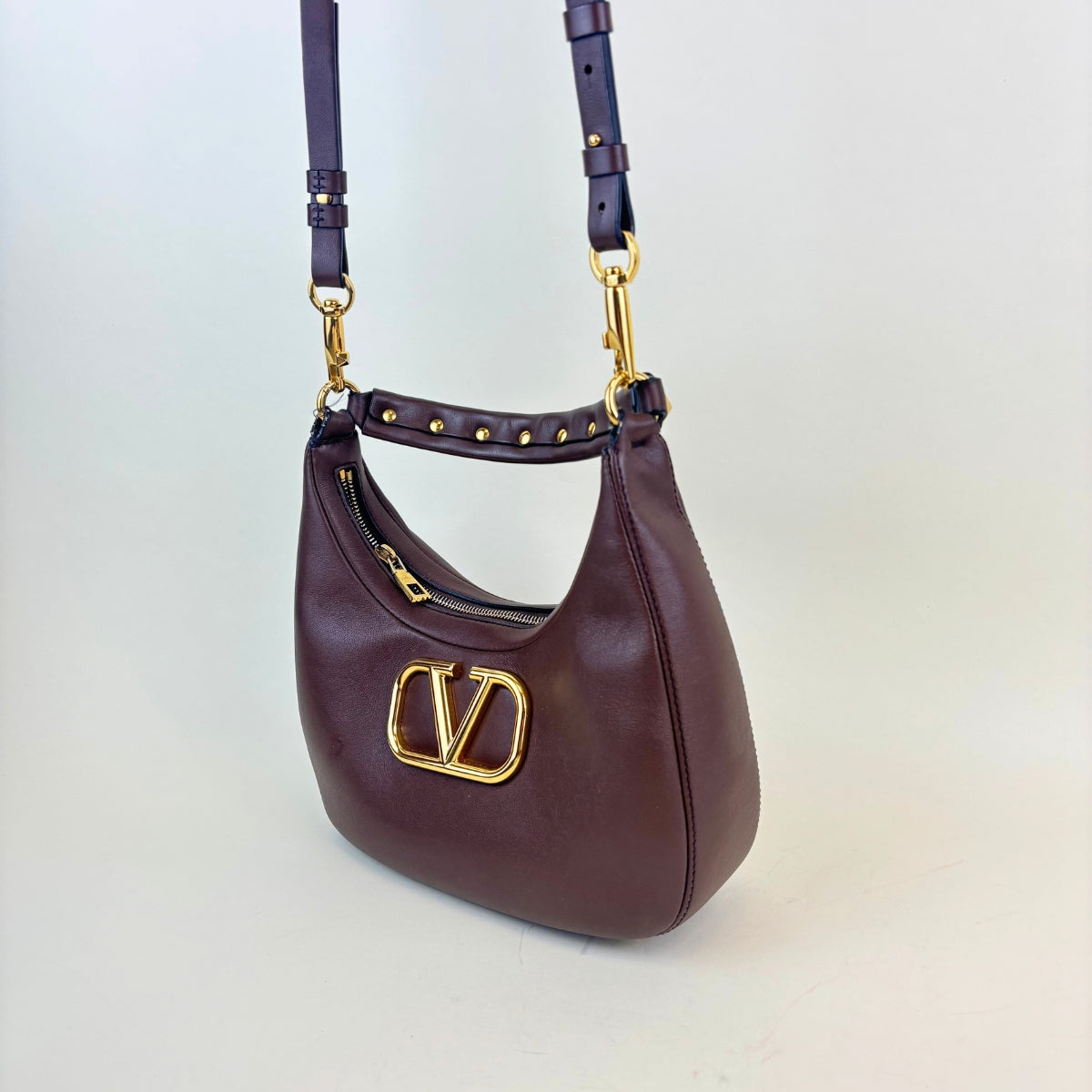 Garavani Roman Stud Sign Leather Shoulder Bag in Brown [ReSale]