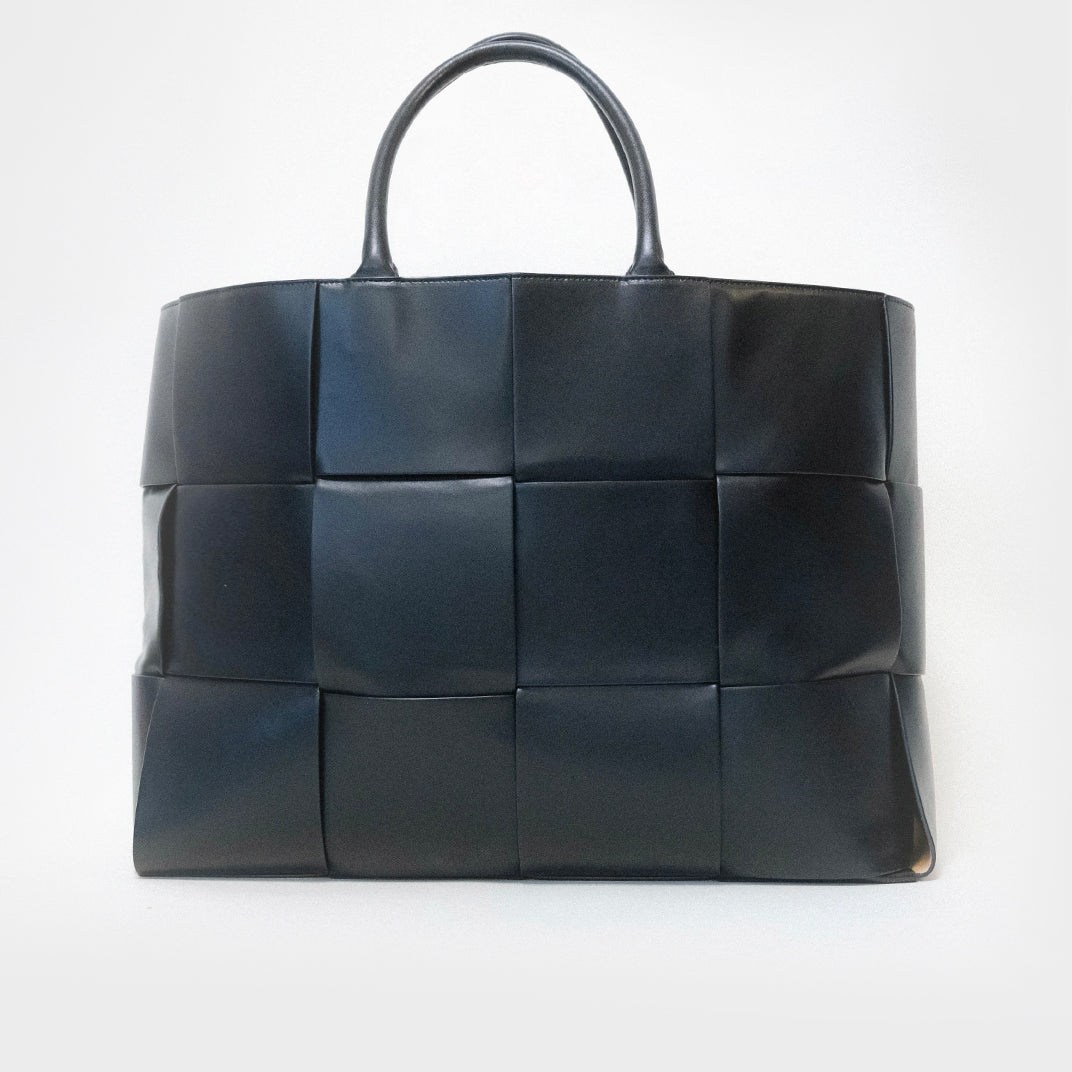 Arco Large Intrecciato Lambskin Tote Bag in Black