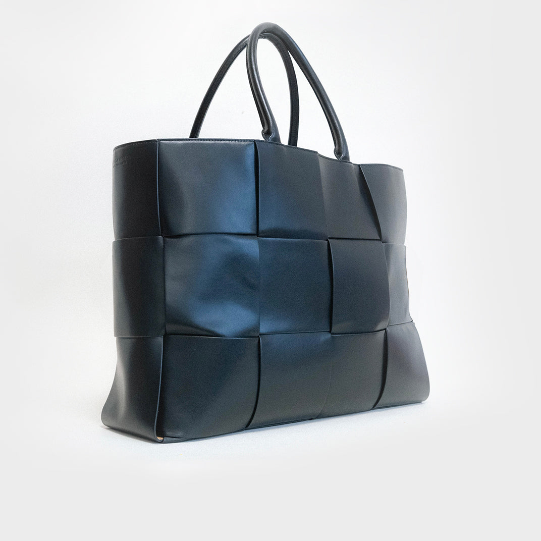 Arco Large Intrecciato Lambskin Tote Bag in Black