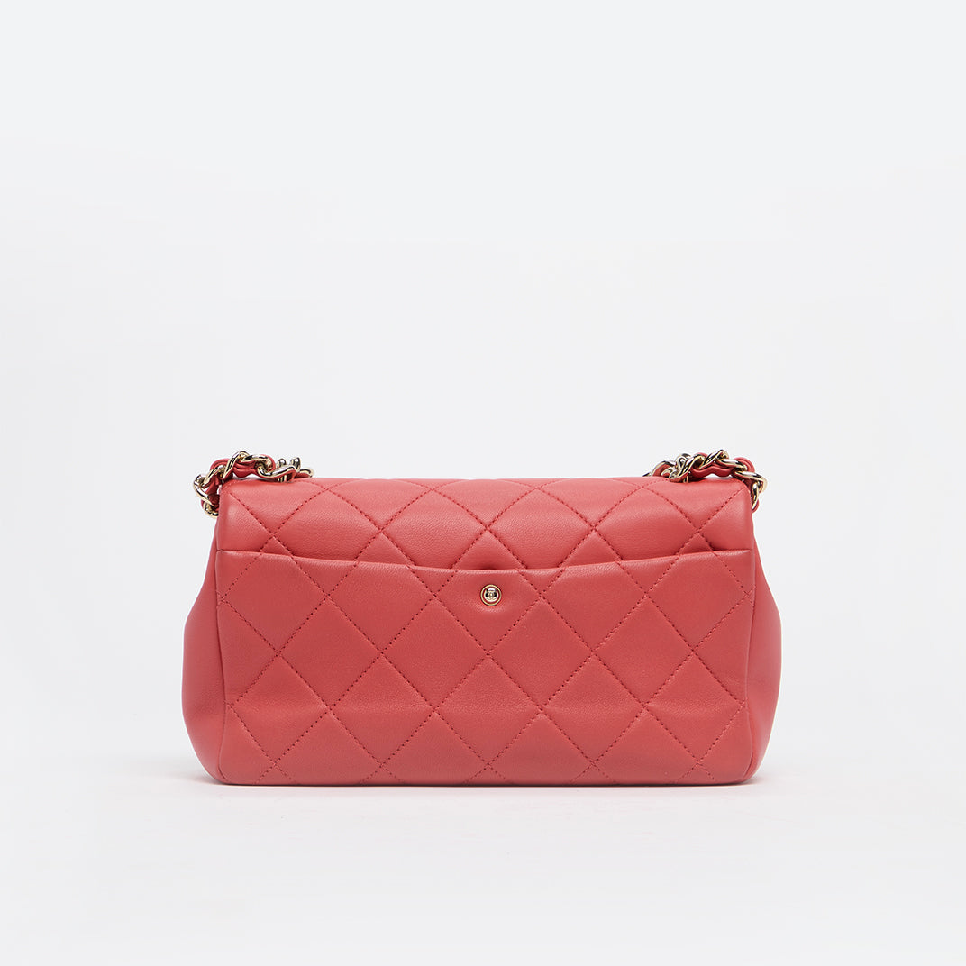 Elegant Chain Single Flap Bag in Coral Lambskin