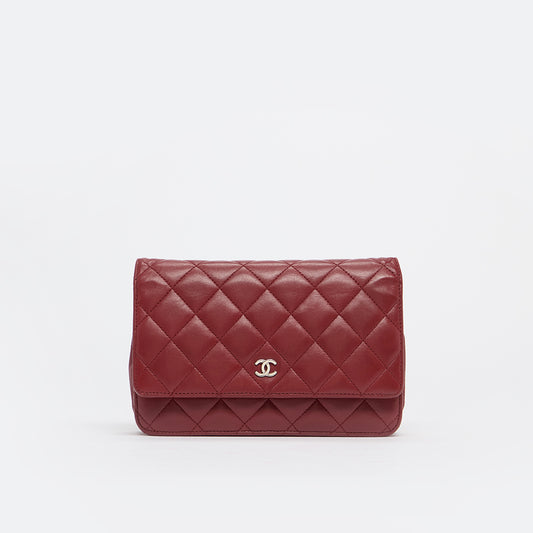 Classic Wallet on Chain in Dark Red Leather