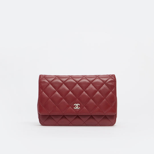 Classic Wallet on Chain in Dark Red Leather