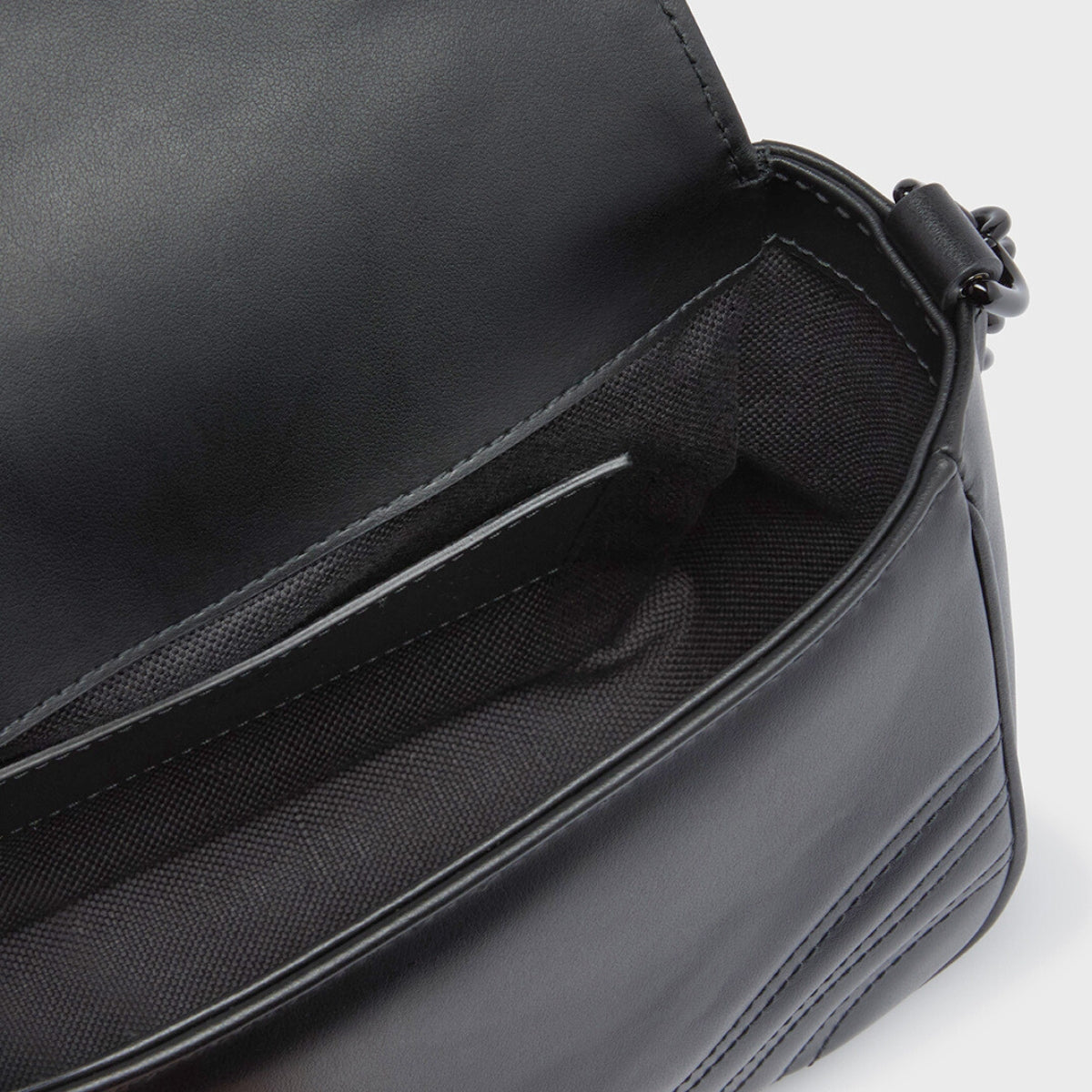 GG Marmont Matelassé Mini Shoulder Bag in Black