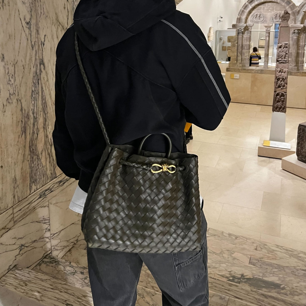 BOTTEGA VENETA Medium Andiamo Shoulder Bag in Green | COCOON