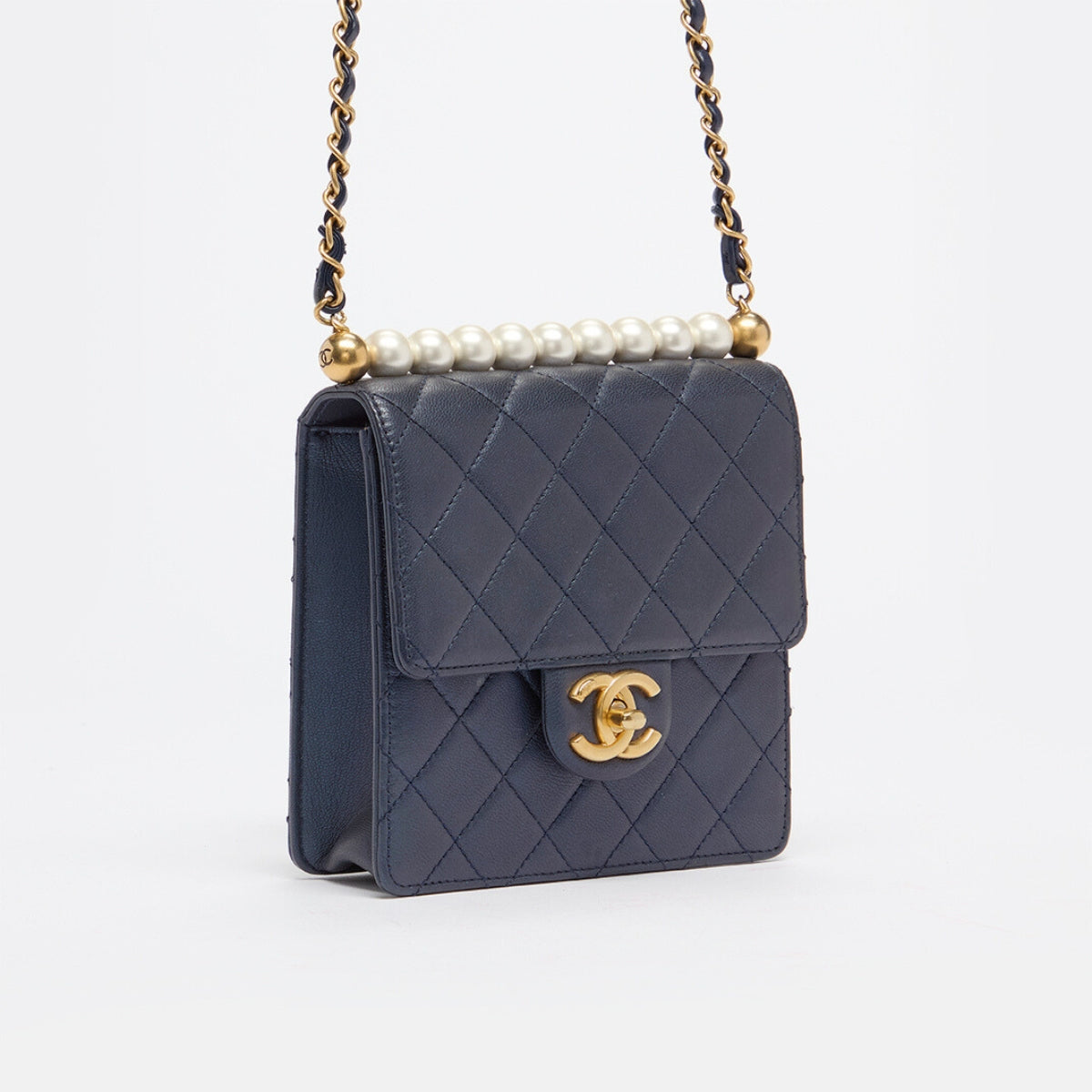 Small Chic Pearls Flap Bag in Navy Leather