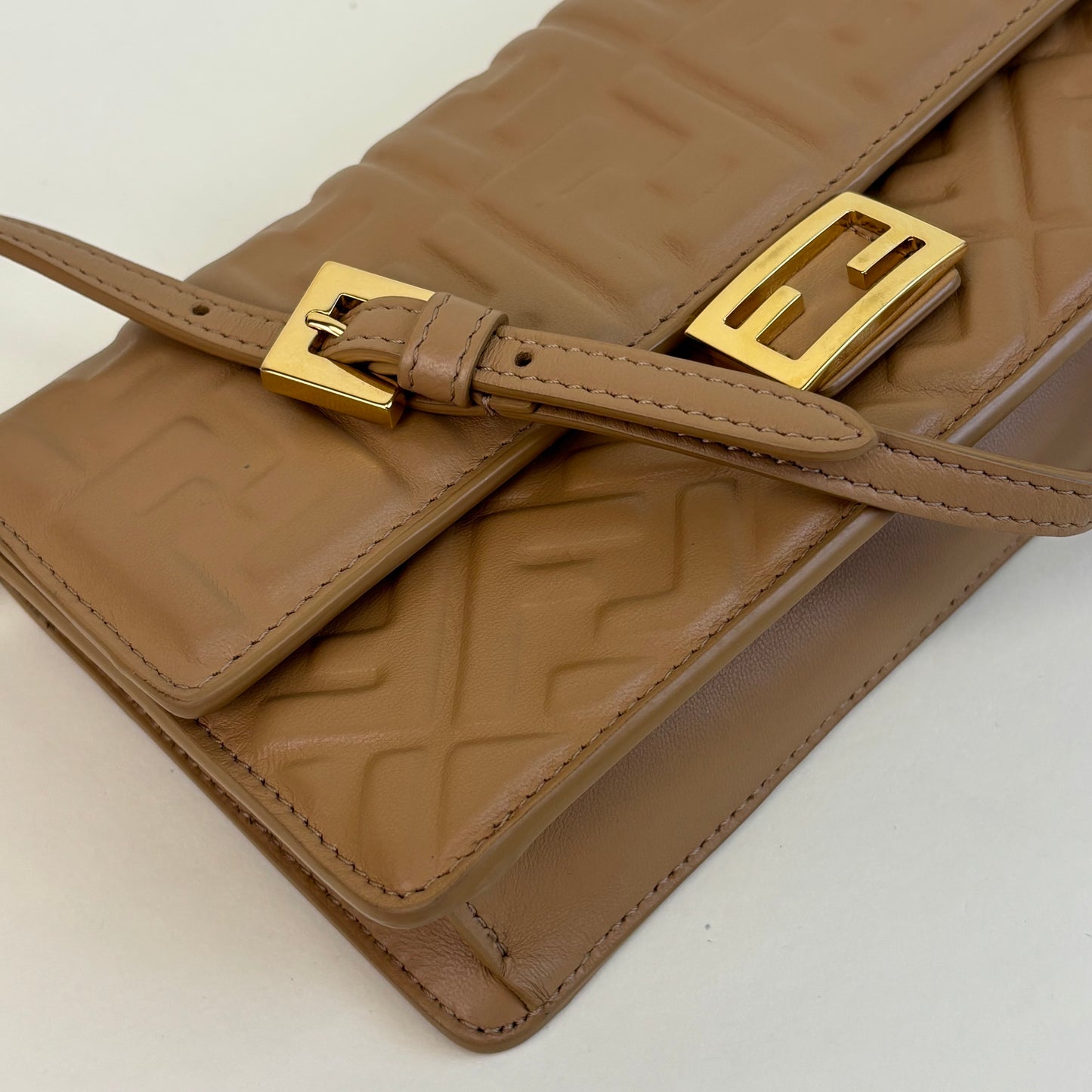 Baguette FF Wallet on Chain in Beige [ReSale]