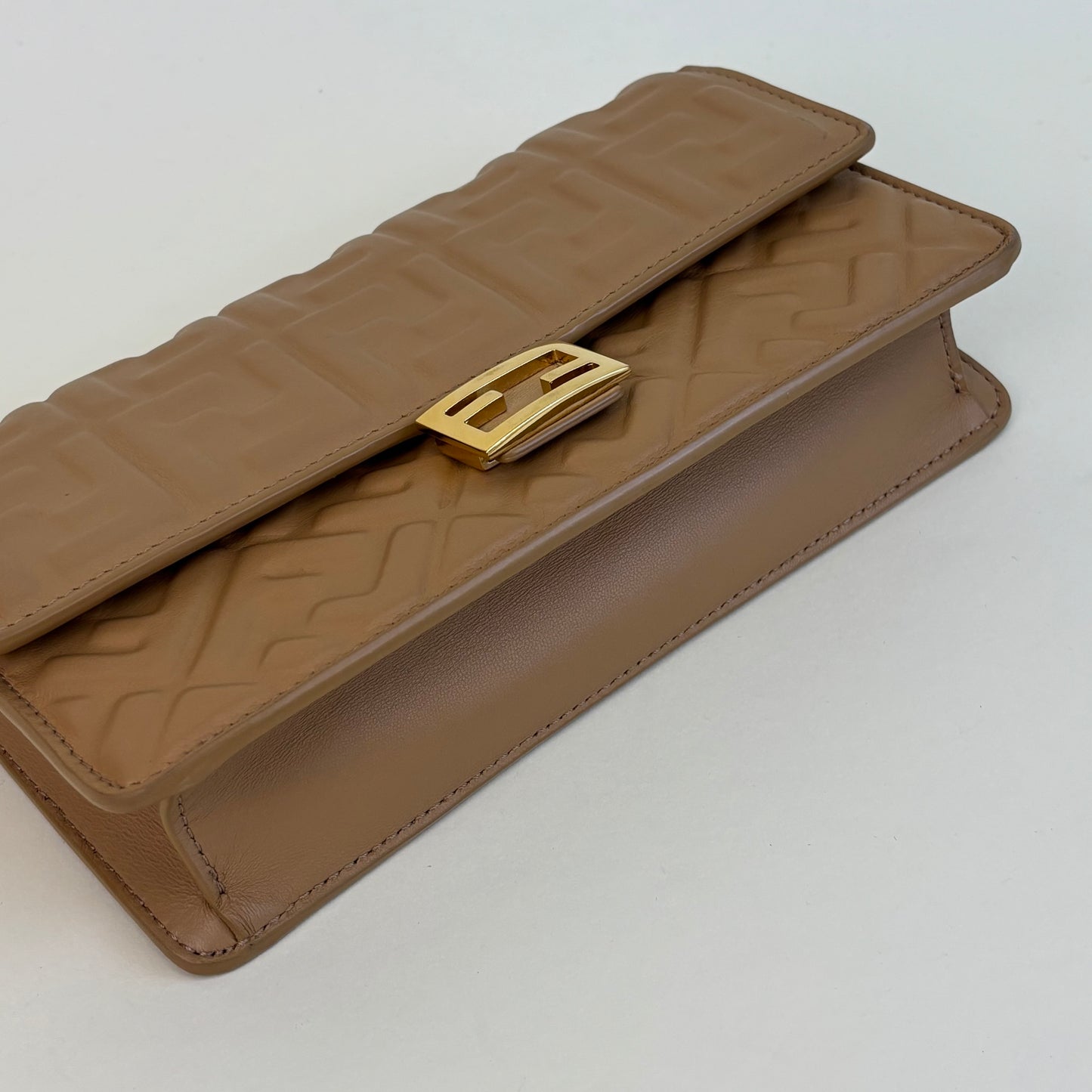 Baguette FF Wallet on Chain in Beige [ReSale]