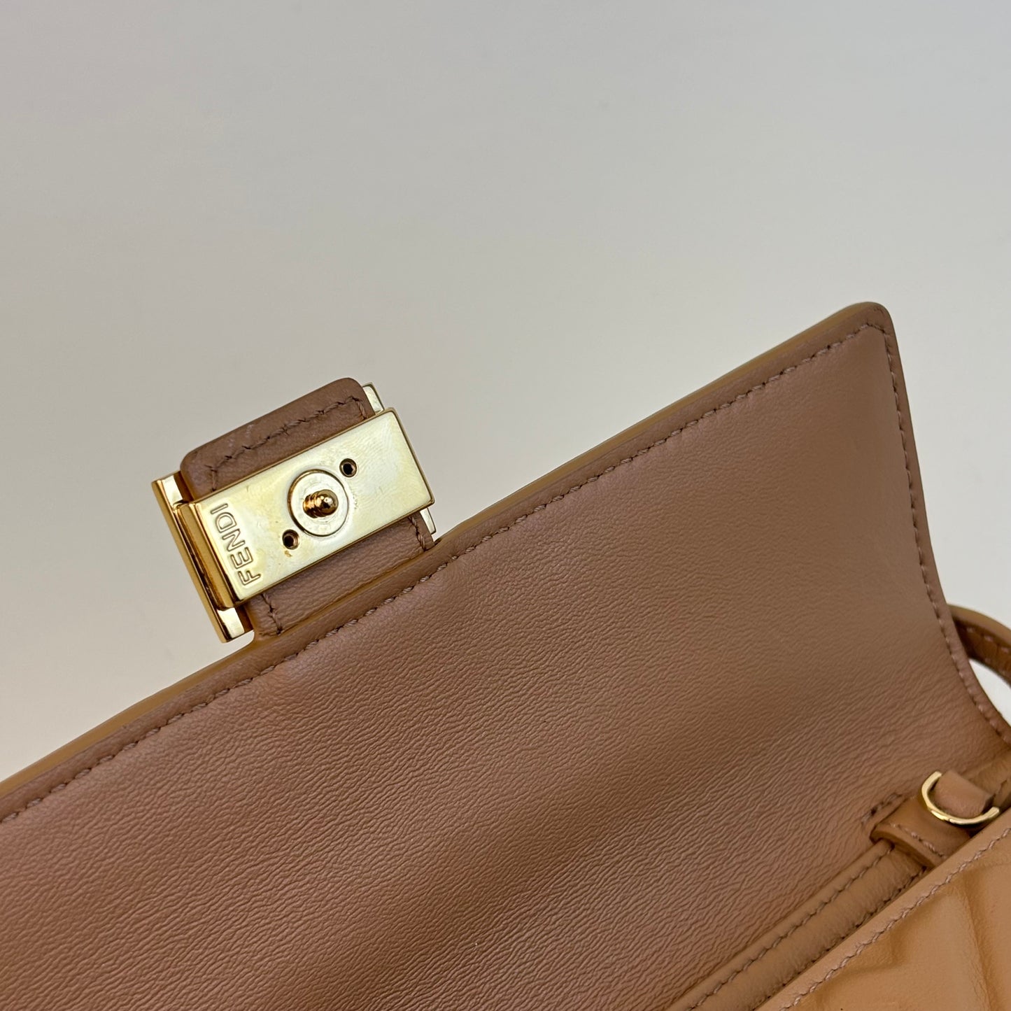 Baguette FF Wallet on Chain in Beige [ReSale]