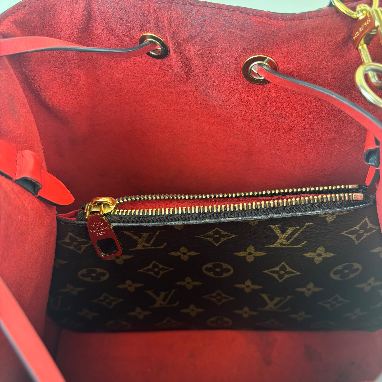 NéoNoé MM Bucket Bag in Monogram Canvas and Red [ReSale]