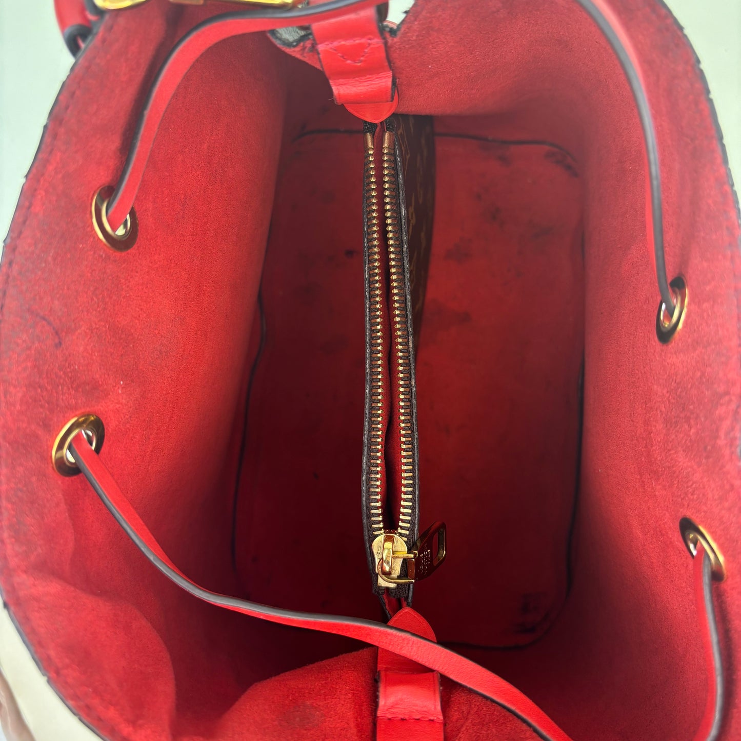 NéoNoé MM Bucket Bag in Monogram Canvas and Red [ReSale]