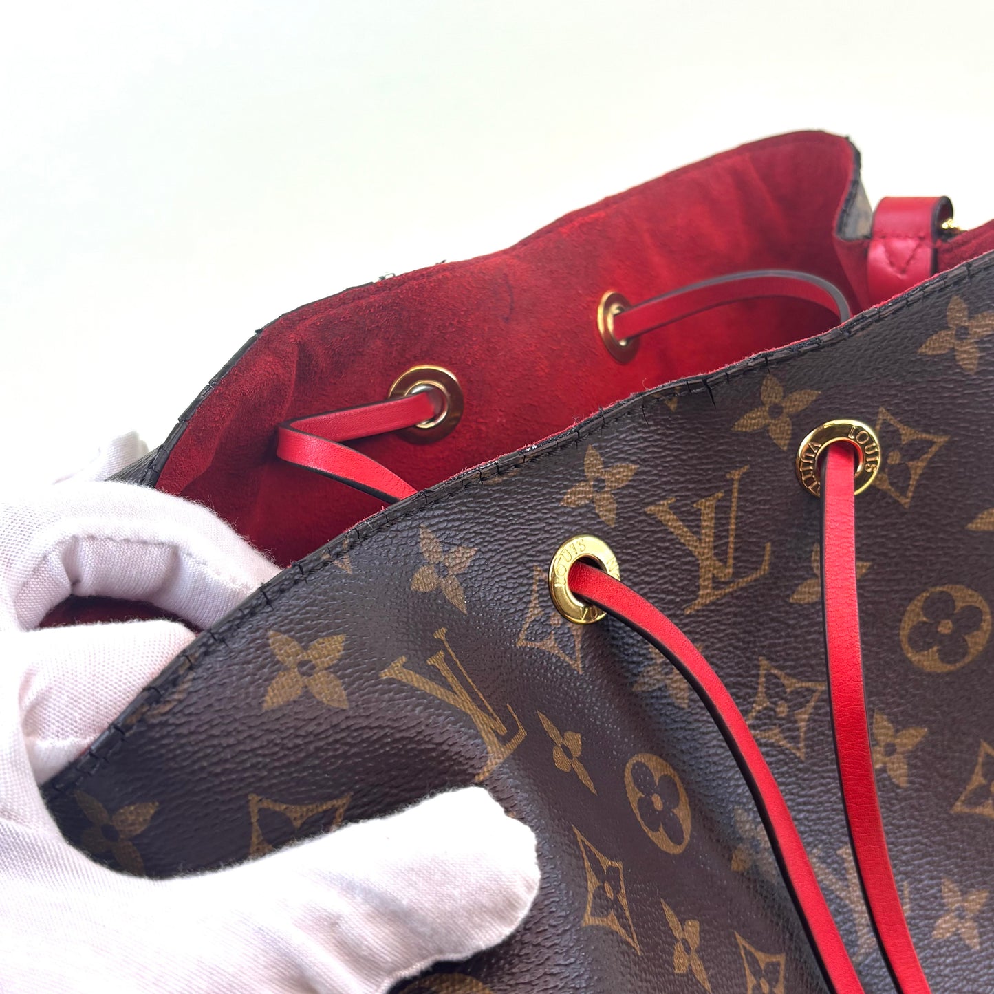 NéoNoé MM Bucket Bag in Monogram Canvas and Red [ReSale]