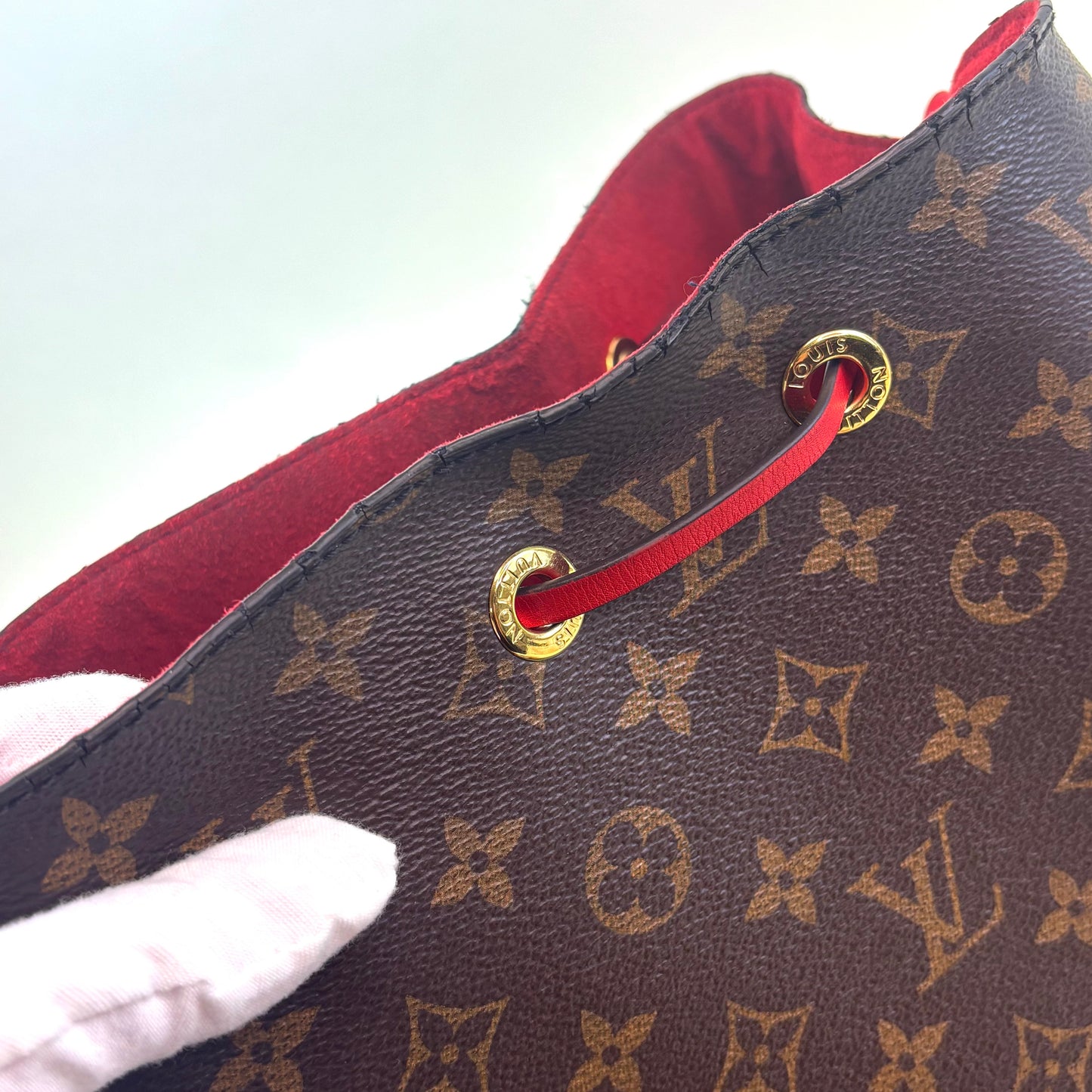 NéoNoé MM Bucket Bag in Monogram Canvas and Red [ReSale]