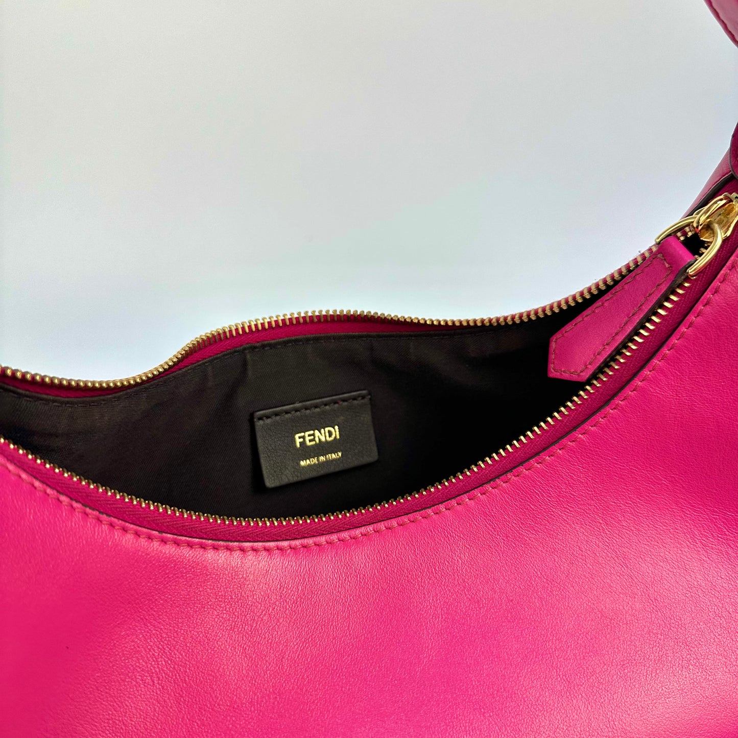 Small Fendigraphy in Fuchsia [ReSale]
