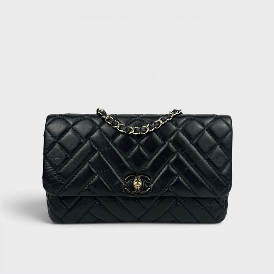 Quilted Straight Flap Double Chain Bag in Black 2019 [ReSale]