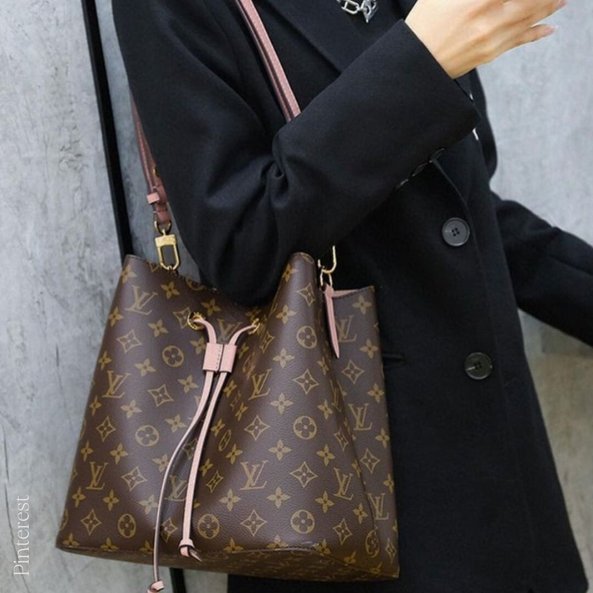 NéoNoé MM Bucket Bag in Monogram Canvas and Pink