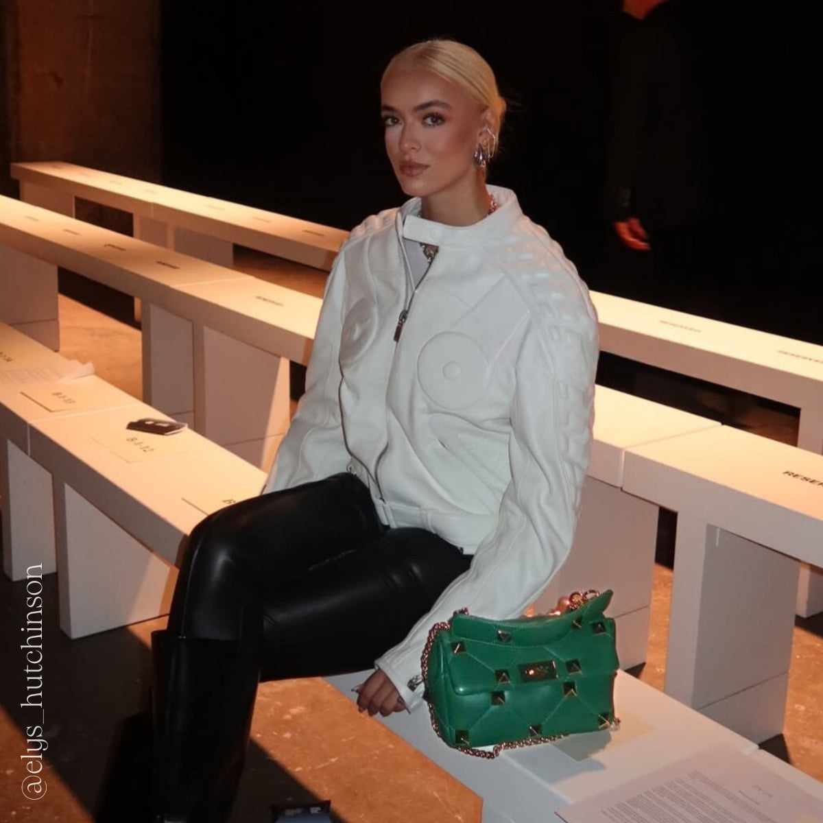 Garavani Roman Medium Stud Leather Shoulder Bag in Green
