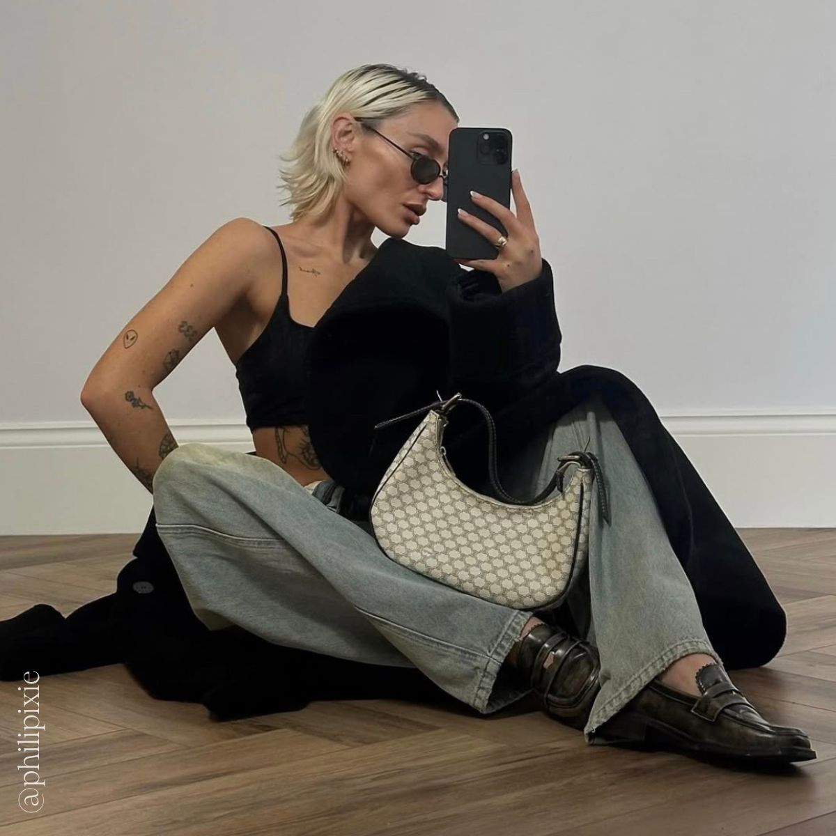 Ava Triomphe Canvas Shoulder Bag in White & Black