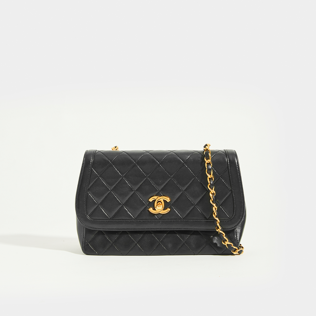 Chanel retro 2025 chain flap bag