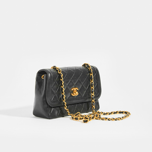 CHANEL Vintage Quilted Single Flap Chain Shoulder Bag in Black Lambskin - 1994 - 1996