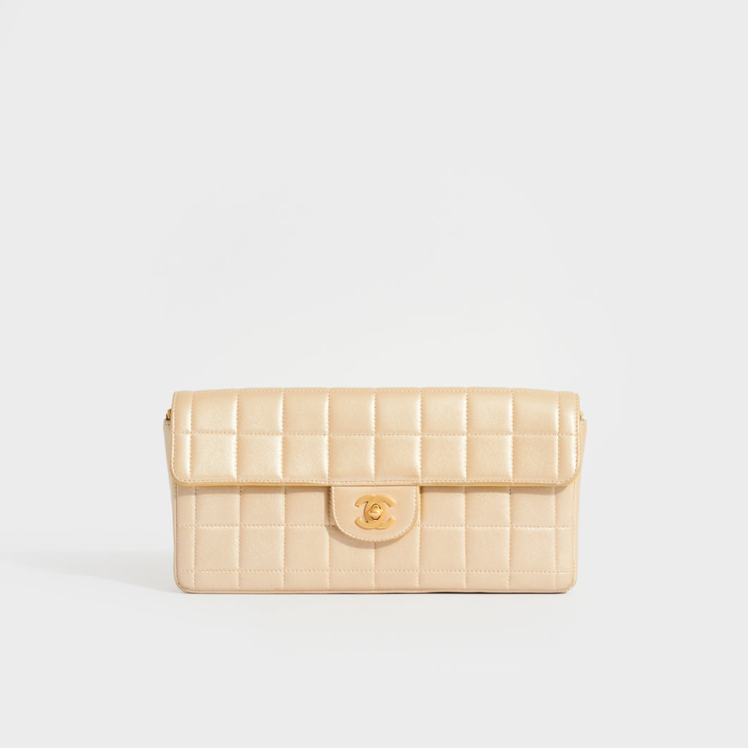 CHANEL Vintage East West Chocolate Bar Shoulder Bag in Champagne Gold Leather 2000 - 2002 [ReSale]
