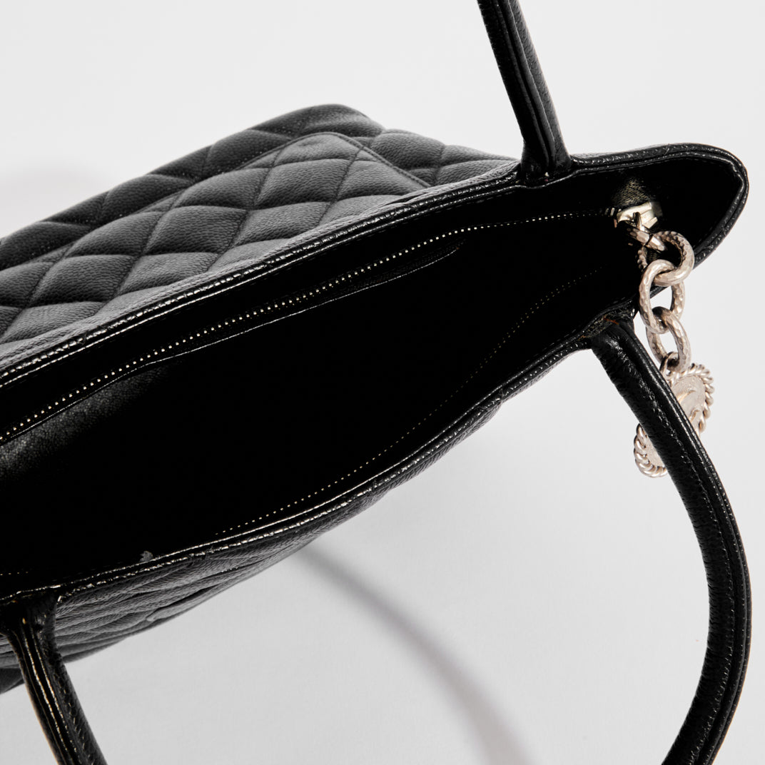 Chanel Coco Cabas Black Silver hardware Patent leather Metal ref.349282 -  Joli Closet
