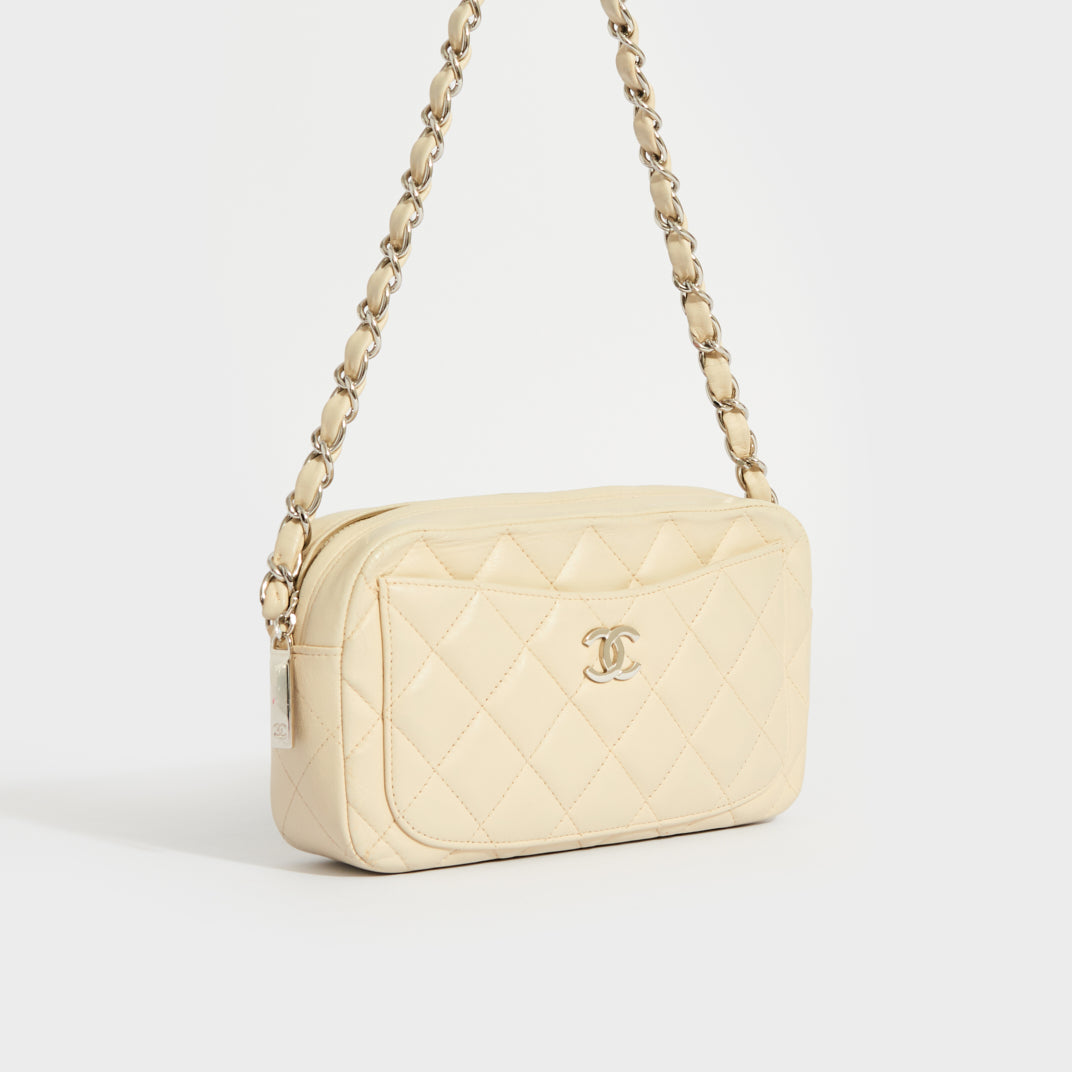 Camera leather crossbody bag Chanel White in Leather - 32833573
