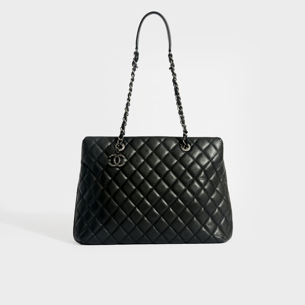 CHANEL Quilted Chain Shoulder Bag in Black with Silver Hardware