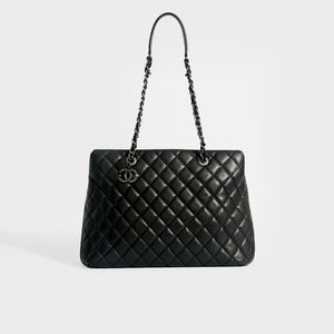 CHANEL Quilted Chain Shoulder Bag in Black with Silver Hardware [ReSale]