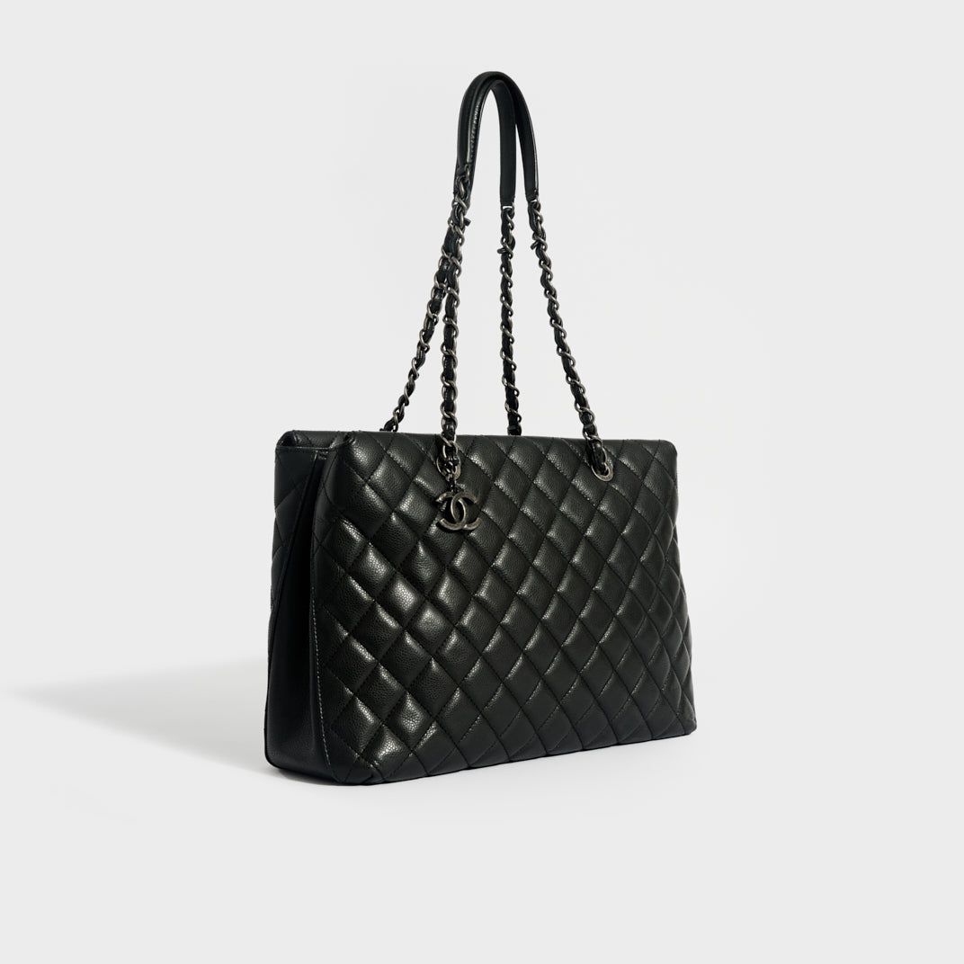 CHANEL Quilted Chain Shoulder Bag in Black COCOON