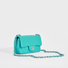 Load image into Gallery viewer, Side view of the CHANEL Single Flap Single Chain Bag in Turquoise Lambskin 2014