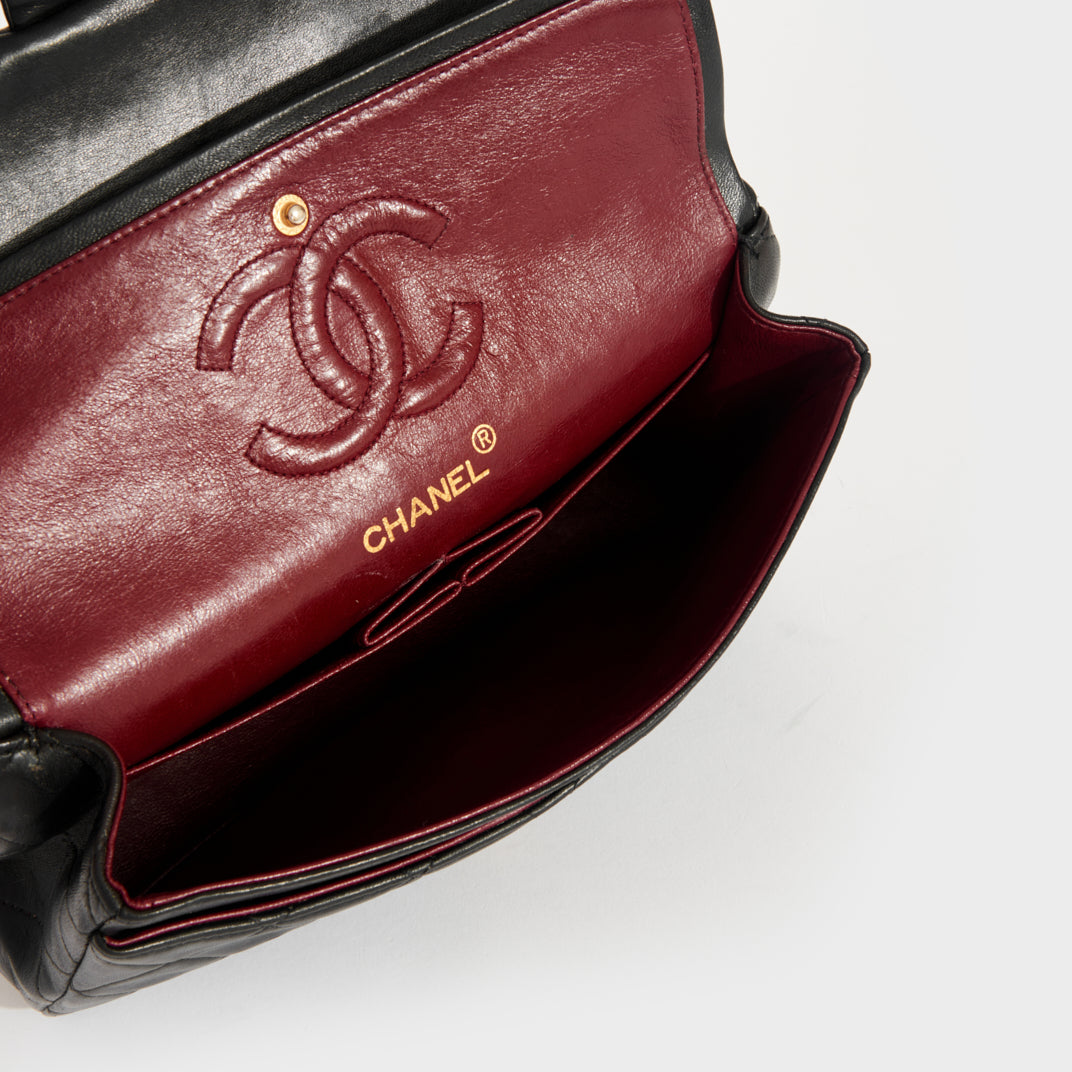 Chanel vintage 90s Lambskin Small Flap Bag Black Dark red ref.449328 - Joli  Closet